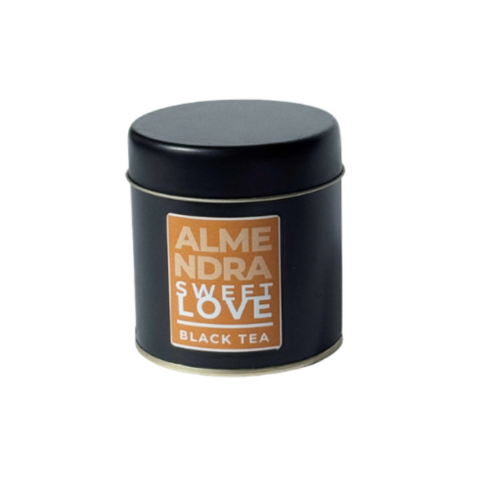 Almendra Sweet Love - Té Negro con Almendras, Vainilla y Miel - lata mediana - hebras - adelante