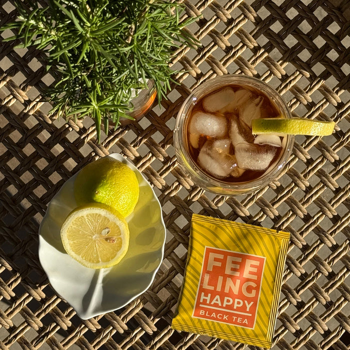 feeling happy- Té negro con mango y maracuya - 10 piramides - taza - lifestyle
