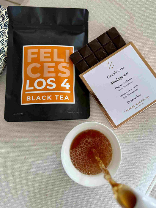 Felices Los 4 - Té Negro con Frutos Rojos, Ciruelas y Chocolate - doypack 68gr - hebras - lifestyle