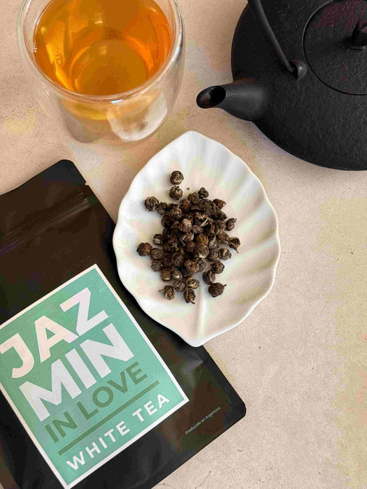Perlas de té blanco orgánico y flores de Jazmín - doypack 62gr - hebras - lifestyle
